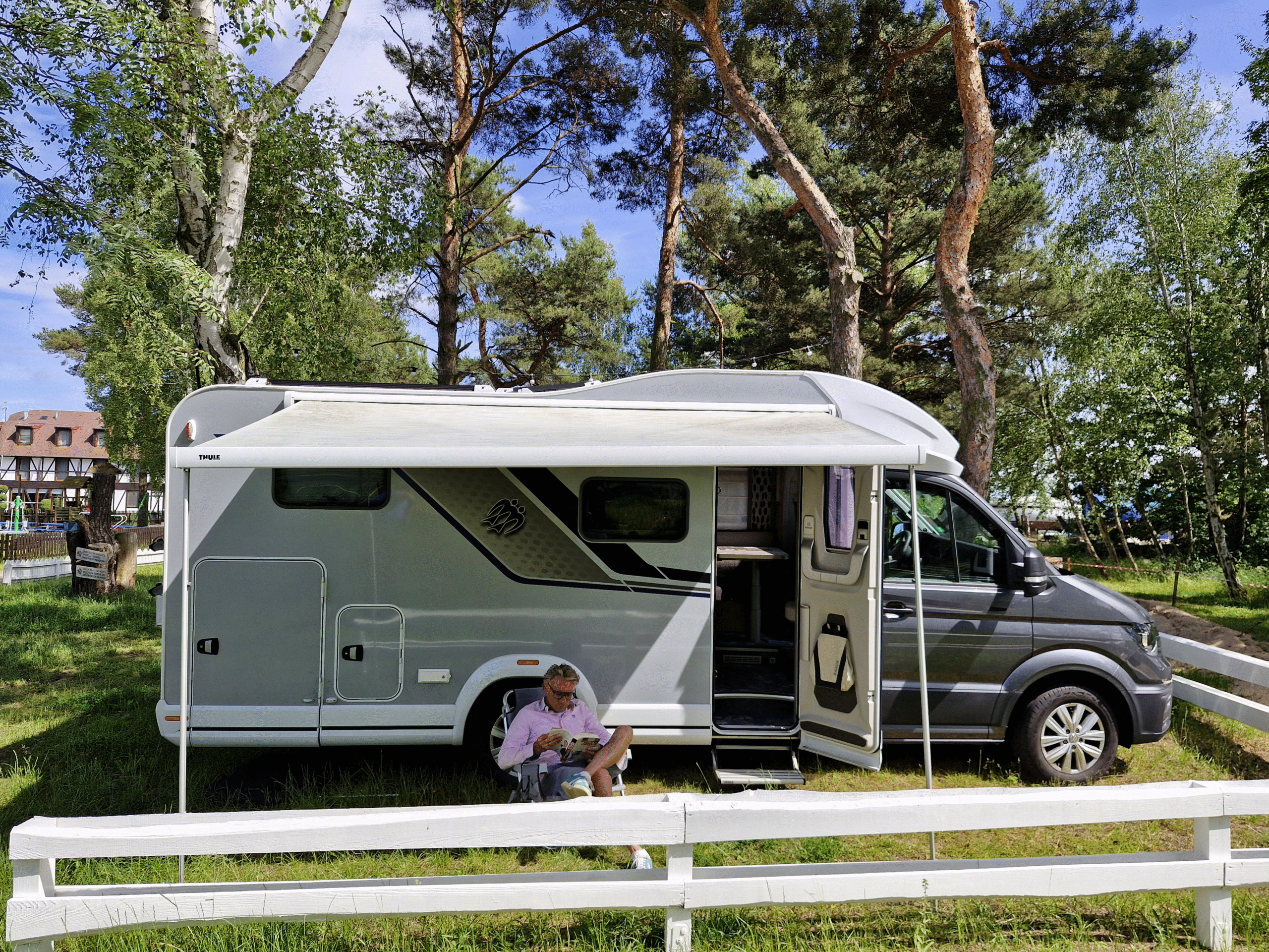 CAMPING